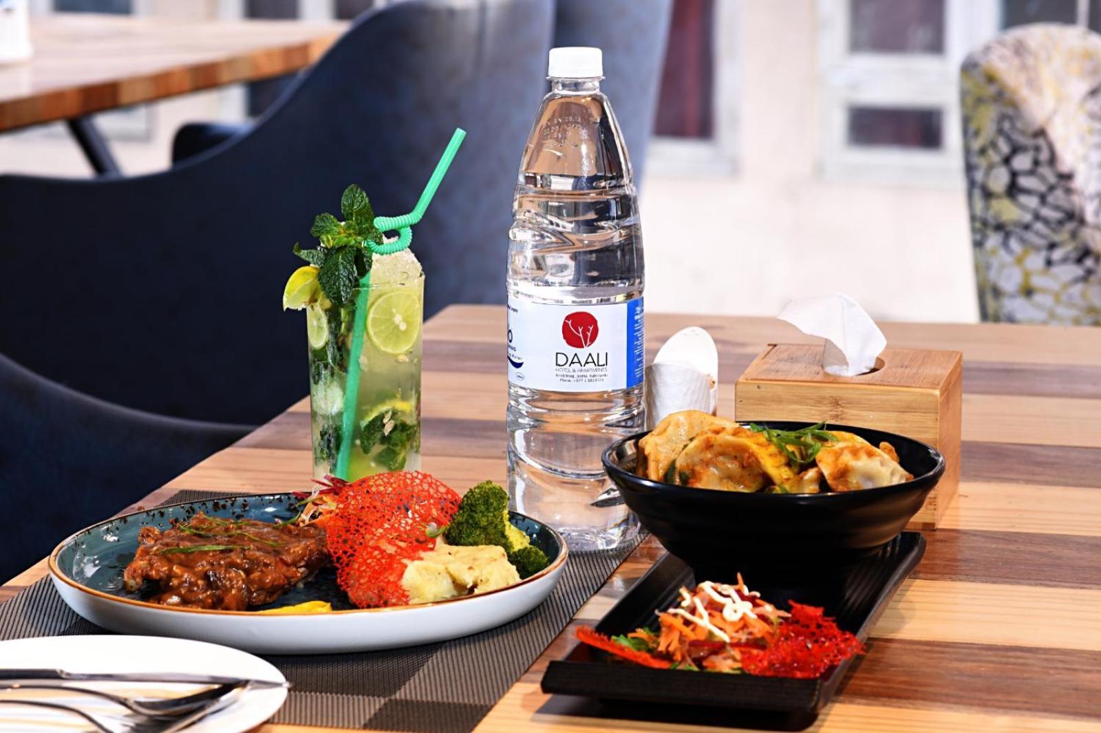 Daali Hotel & Apartment กาฐมาณฑุ ภายนอก รูปภาพ