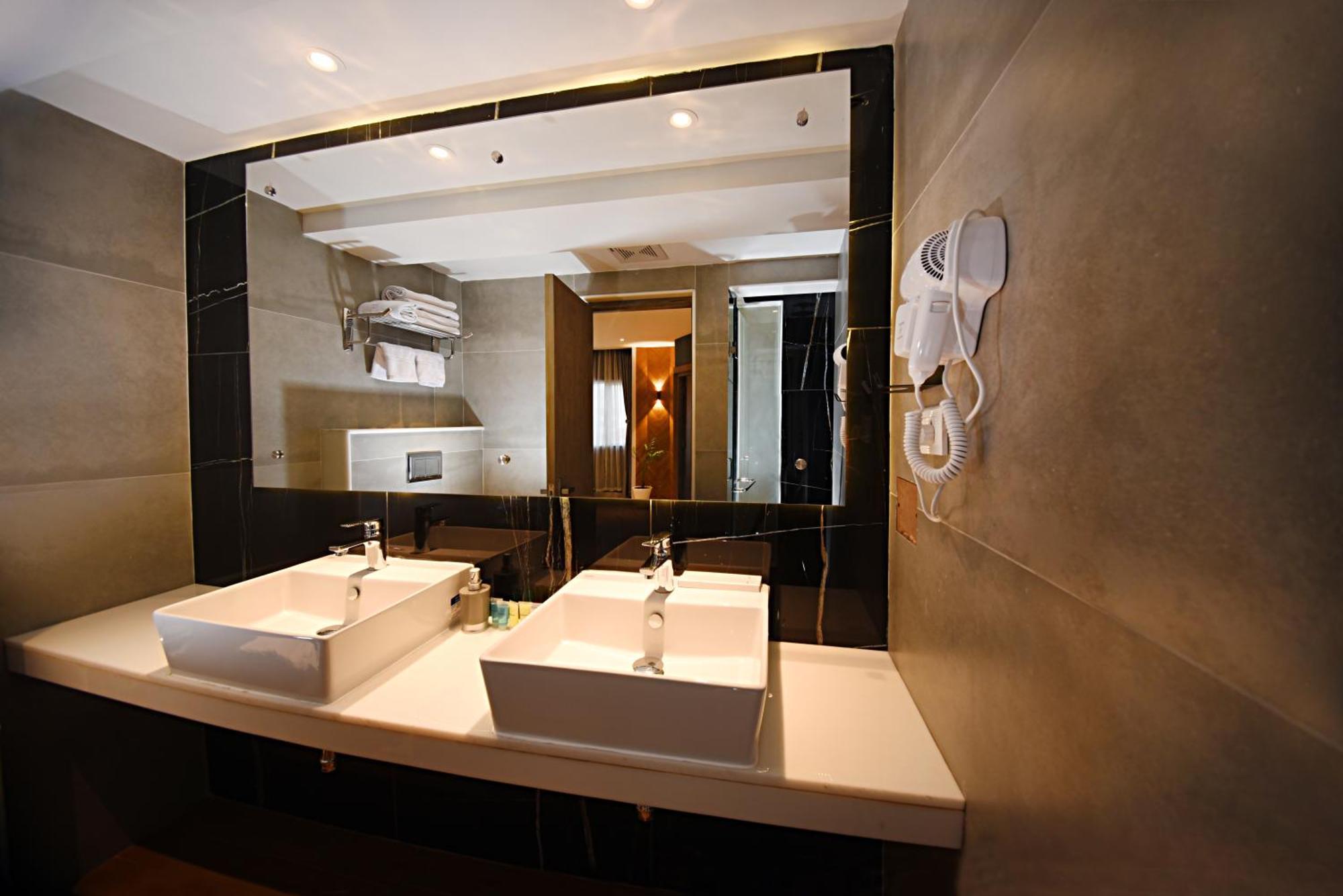 Daali Hotel & Apartment กาฐมาณฑุ ภายนอก รูปภาพ
